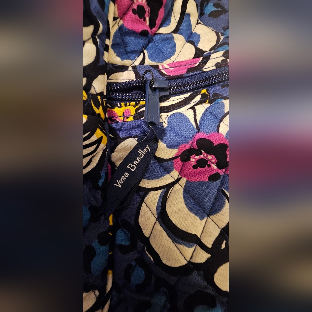 NWOT! Vera Bradley African Violet Medium Traveler Bag - Picture 2 of 6